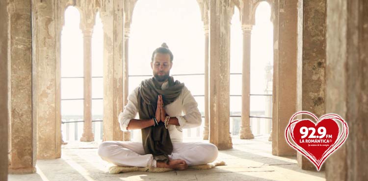 Practica el Kundalini Yoga y conecta tus manos con el universo