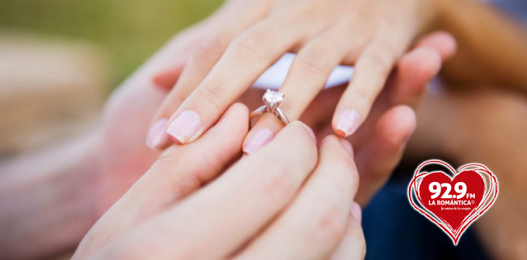 ¡Descarado! Hombre le roba anillos a su novia para proponerle matrimonio a su amante