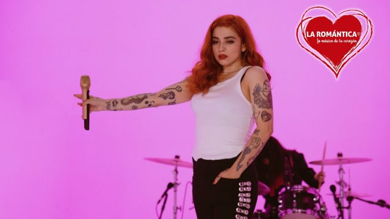 Mon Laferte revela su embarazo en redes sociales