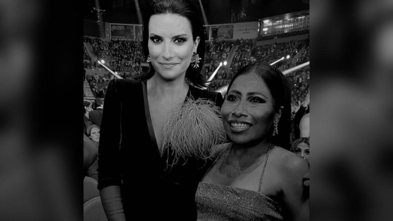 Critican a Laura Pausini por editar foto con Yalitza Aparicio
