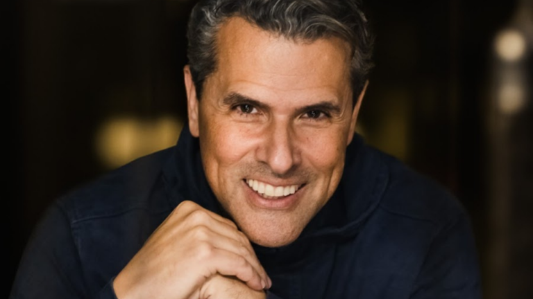 Marco Antonio Regil se une a TV Azteca