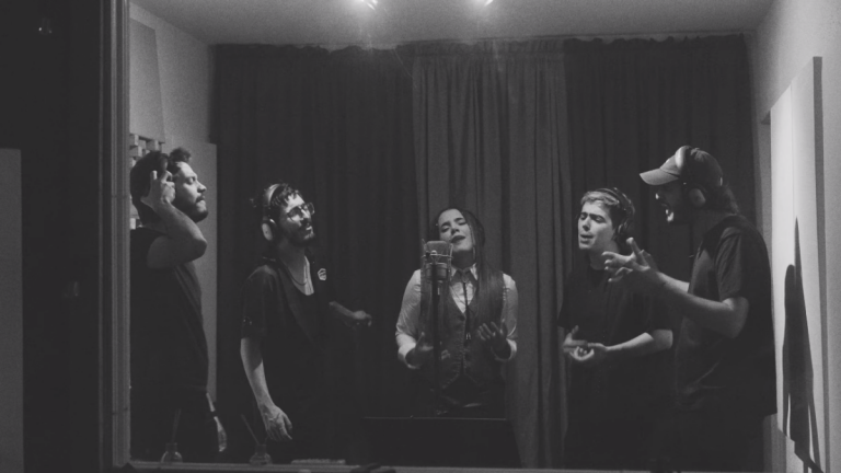 Morat estrena versión de estudio con Mariachi y Camila Fernández