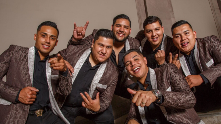 Seguridad de Grupo Firme golpea a un fan